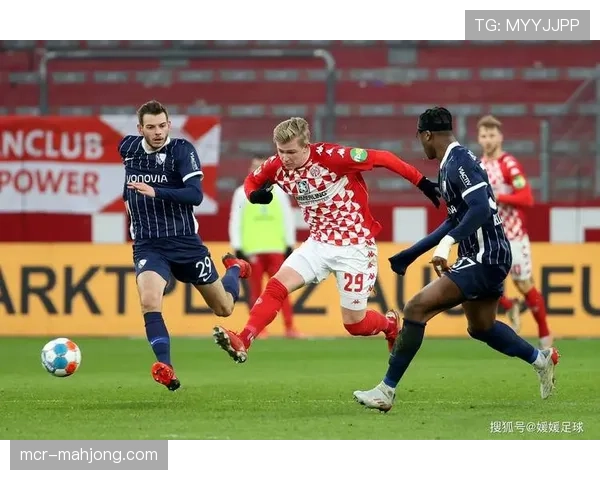 比利亚雷亚尔1-3不敌奥萨苏纳,主队压迫失误致两粒丢球 比利亚雷亚尔1-3不敌奥萨苏纳,主队压迫失误致两粒丢球